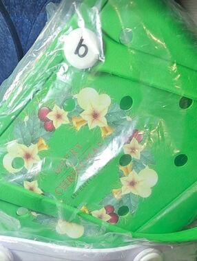 Green and White Holiday Wreath Croc-Style SMALL BOGG LIKE BAG